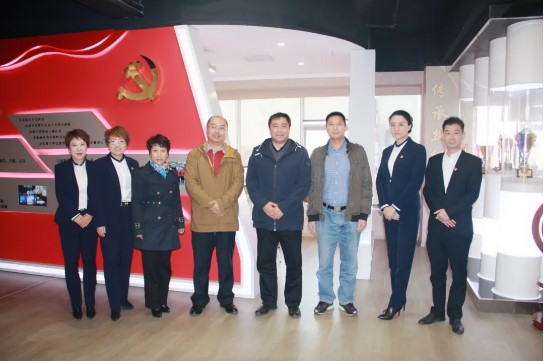 直奔一線 上下聯(lián)動 問需幫扶——市商務(wù)局、春華街黨工委領(lǐng)導(dǎo)走訪問需永誠世佳